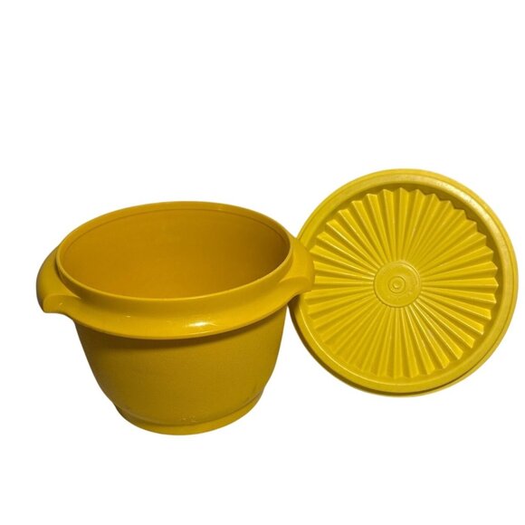 Vintage Tupperware Servalier Yellow Bowl With Push Lid Model 886-15 Canada - Picture 7 of 9